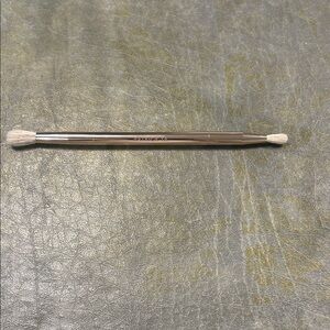 PATRICK TA Beauty  DUAL ENDED EYE SHADOW BRUSH